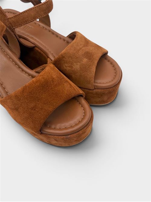 Sandalo platform in suede cuoio con fascia larga IL LACCIO | ORL1112SUEDECOGNAC